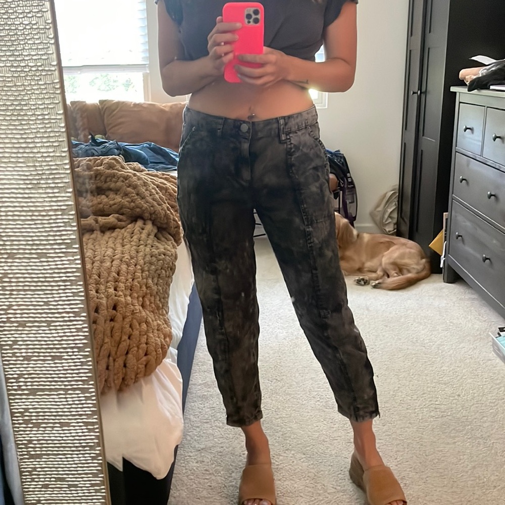 Acid wash black crop jeans
